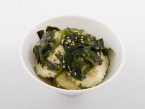 Salade de concombre et algue